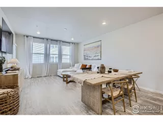 Photo #5: 1008400 Listing