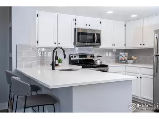 Photo #2: 1008434 Listing