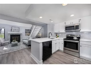 Photo #4: 1008434 Listing