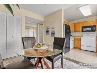 Photo #6: 1008564 Listing