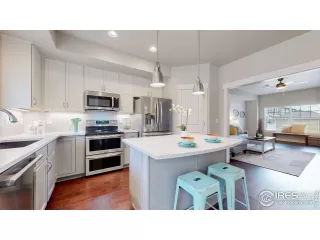 Photo #6: 1008642 Listing