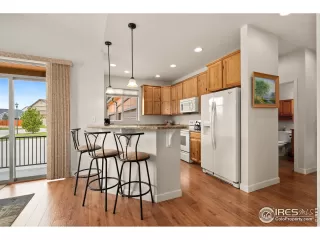 Photo #5: 1008686 Listing