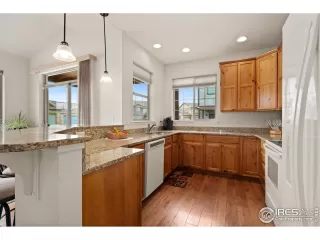 Photo #6: 1008686 Listing