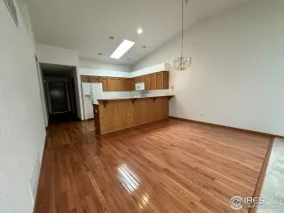 Photo #4: 1008770 Listing