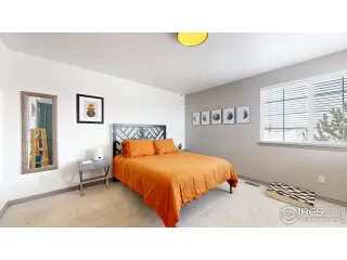 Photo #6: 1008892 Listing