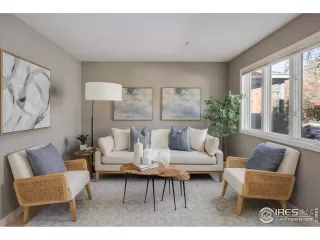 Photo #4: 1008906 Listing