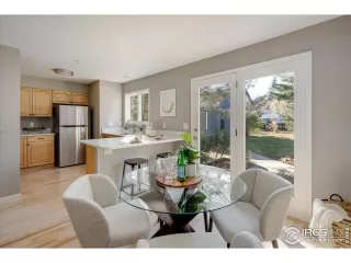 Photo #6: 1008906 Listing