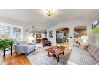 Photo #5: 1008910 Listing