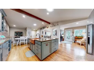 Photo #6: 1008910 Listing