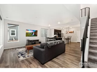 Photo #5: 1008962 Listing