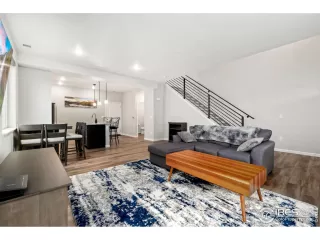 Photo #6: 1008962 Listing