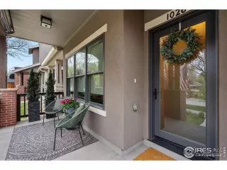 Photo #2: 1009043 Listing