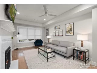 Photo #5: 1009043 Listing