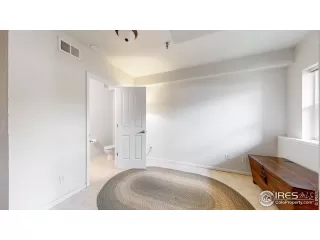 Photo #4: 1009049 Listing