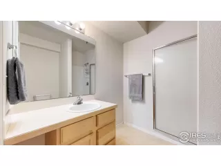 Photo #5: 1009049 Listing