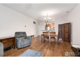 Photo #5: 1009052 Listing