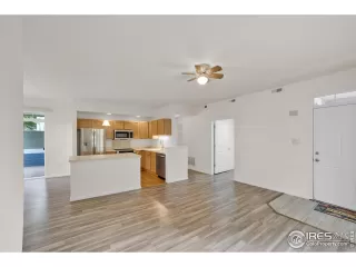 Photo #5: 1009098 Listing