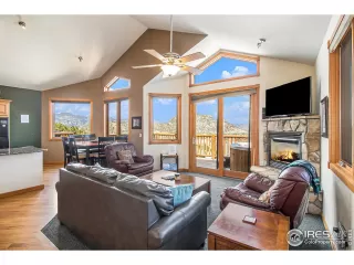 Photo #4: 1009117 Listing