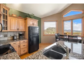 Photo #6: 1009117 Listing