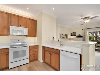 Photo #5: 1009131 Listing