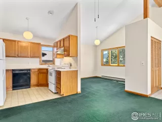 Photo #4: 1009151 Listing