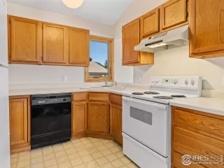 Photo #5: 1009151 Listing