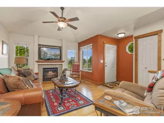 Photo #2: 1009179 Listing