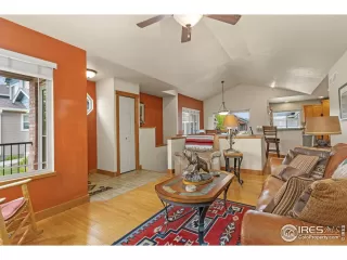 Photo #4: 1009179 Listing