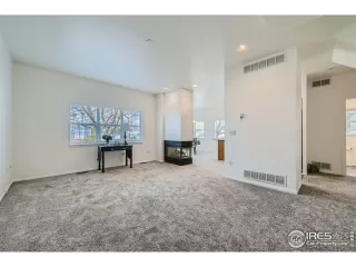 Photo #4: 1009197 Listing