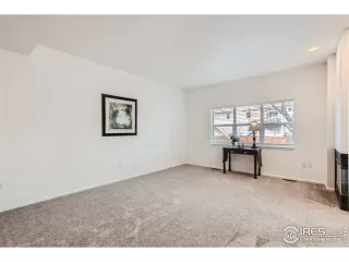 Photo #5: 1009197 Listing