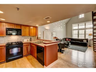 Photo #2: 1009227 Listing