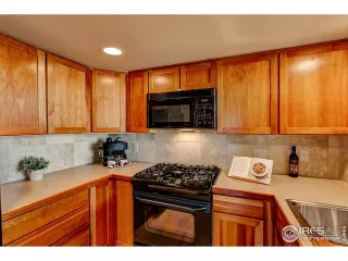 Photo #3: 1009227 Listing