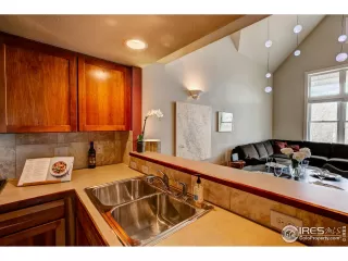 Photo #4: 1009227 Listing