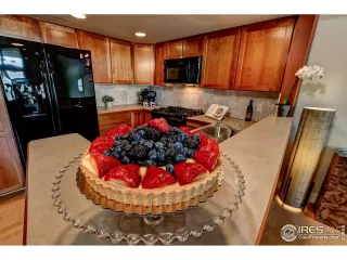 Photo #6: 1009227 Listing