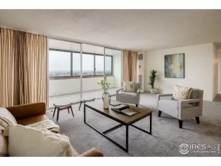 Photo #4: 1009248 Listing