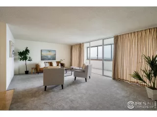 Photo #5: 1009248 Listing