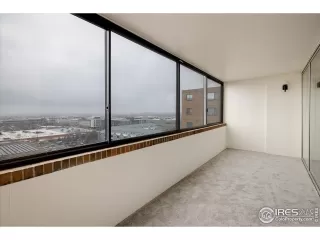 Photo #6: 1009248 Listing