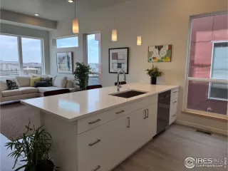 Photo #2: 1009354 Listing