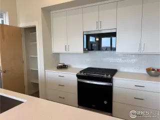 Photo #3: 1009354 Listing