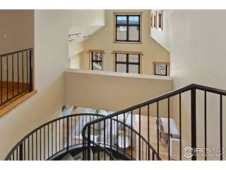 Photo #6: 1009633 Listing