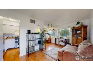 Photo #2: 1009637 Listing