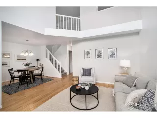 Photo #4: 1009669 Listing