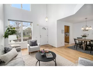 Photo #5: 1009669 Listing