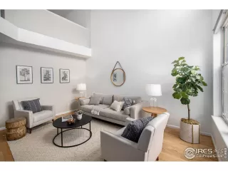 Photo #6: 1009669 Listing