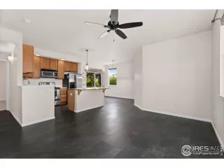 Photo #3: 1009742 Listing