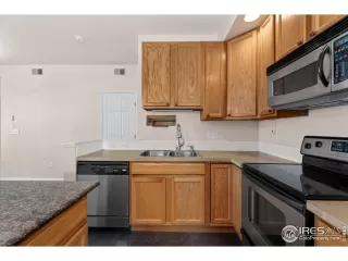 Photo #5: 1009742 Listing