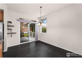 Photo #6: 1009742 Listing