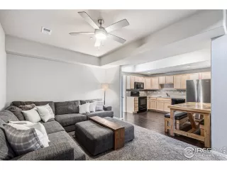 Photo #6: 1009794 Listing