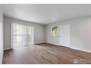 Photo #6: 1009806 Listing