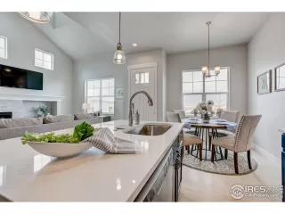 Photo #1: 1009833 Listing